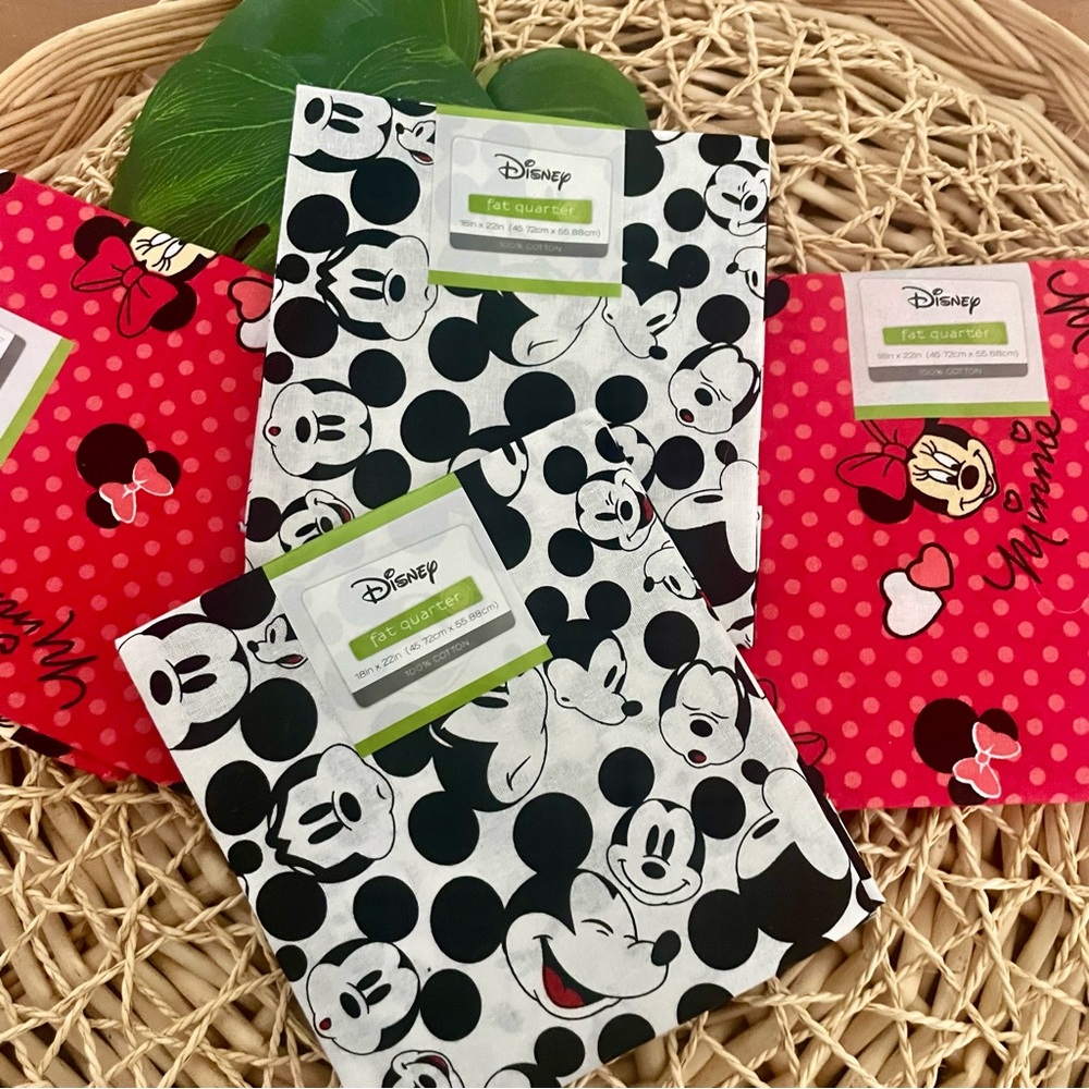 Disney Mickey Mouse & Minnie Mouse Fat Quarters Cotton Fabric (4) 18” X 22” NWT